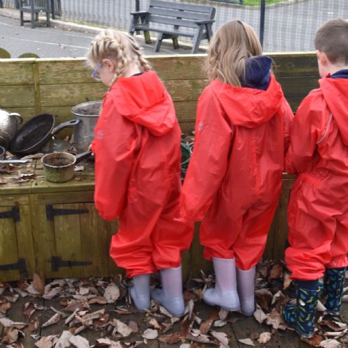 Yr2 in the Mud Kitchen